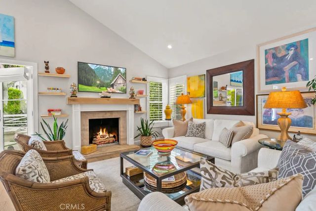 409 Poinsettia Ave., Corona Del Mar, CA 92625