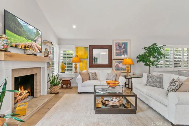 409 Poinsettia Ave., Corona Del Mar, CA 92625