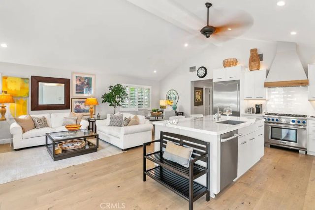 409 Poinsettia Ave., Corona Del Mar, CA 92625