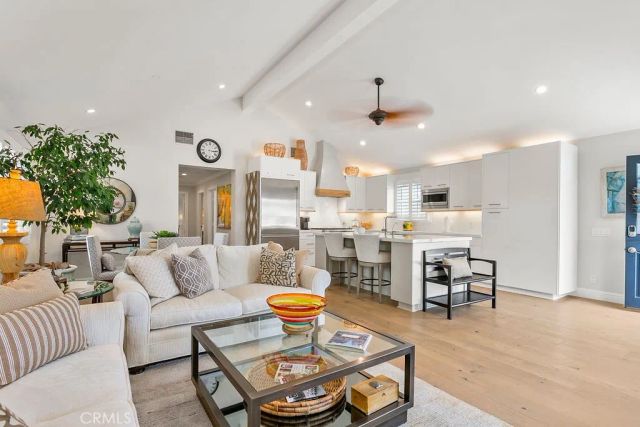 409 Poinsettia Ave., Corona Del Mar, CA 92625