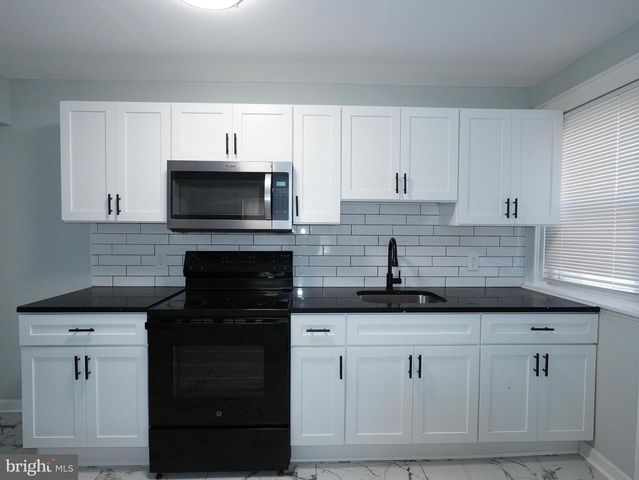 233 W ALBEMARLE AVE, Lansdowne, PA 19050