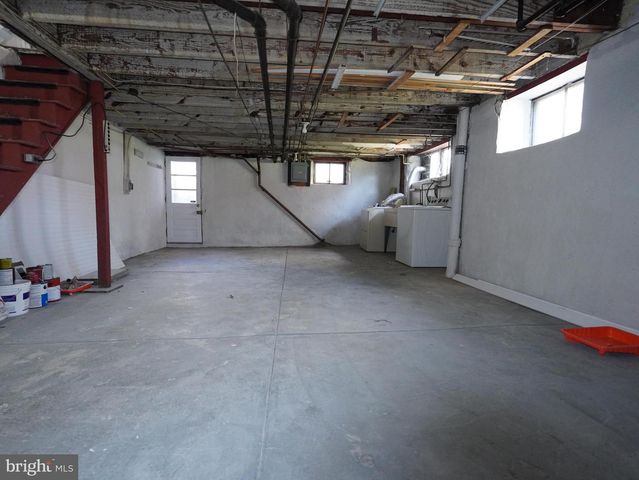 233 W ALBEMARLE AVE, Lansdowne, PA 19050