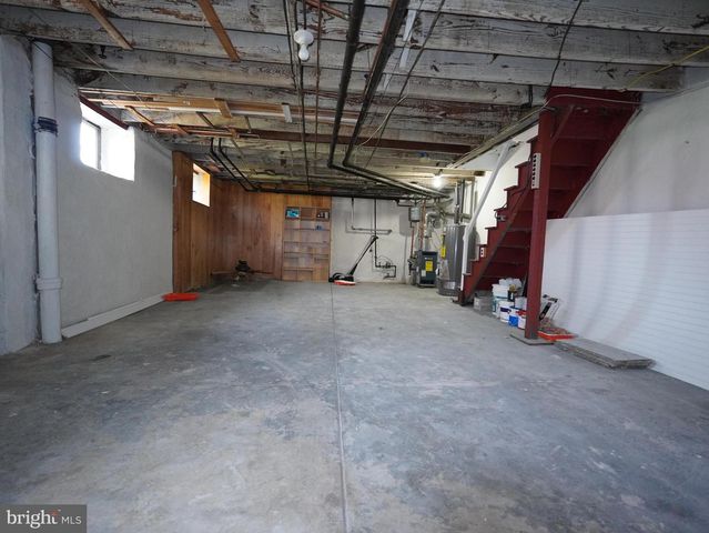 233 W ALBEMARLE AVE, Lansdowne, PA 19050