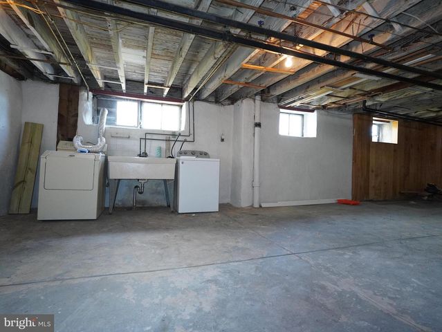 233 W ALBEMARLE AVE, Lansdowne, PA 19050