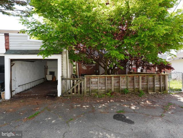 233 W ALBEMARLE AVE, Lansdowne, PA 19050