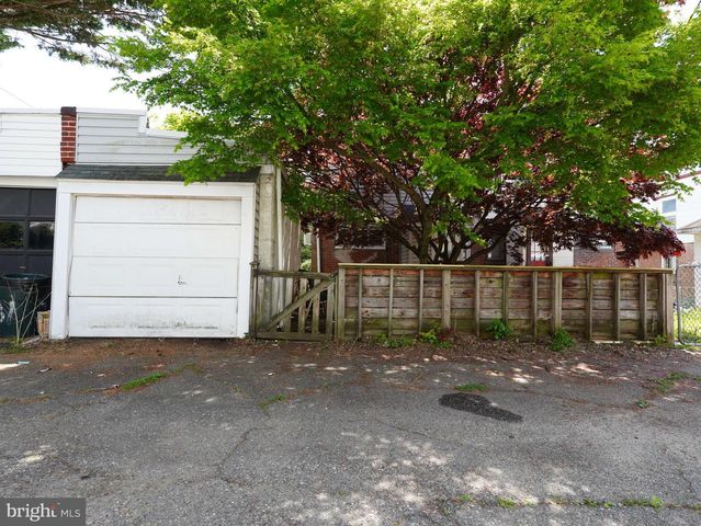 233 W ALBEMARLE AVE, Lansdowne, PA 19050