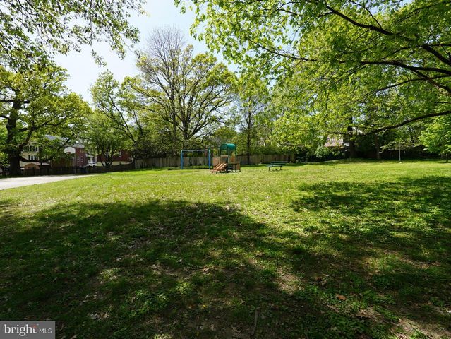 233 W ALBEMARLE AVE, Lansdowne, PA 19050