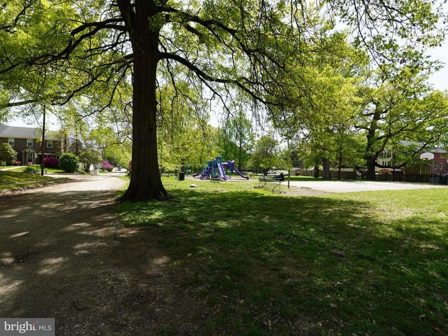 233 W ALBEMARLE AVE, Lansdowne, PA 19050