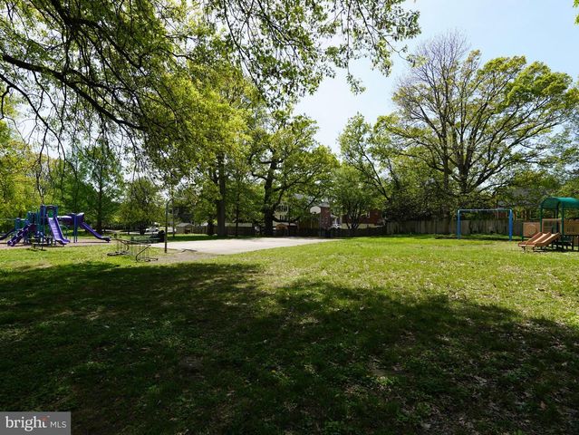 233 W ALBEMARLE AVE, Lansdowne, PA 19050