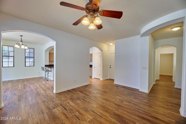 2340 W DUSTY WREN Drive, Phoenix, AZ 85085