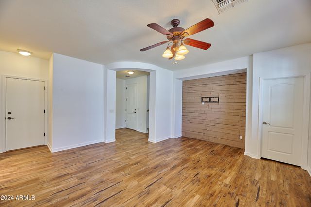 2340 W DUSTY WREN Drive, Phoenix, AZ 85085