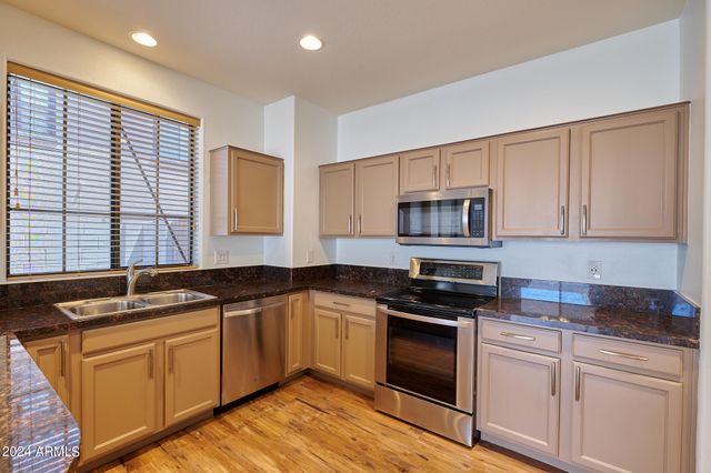 2340 W DUSTY WREN Drive, Phoenix, AZ 85085