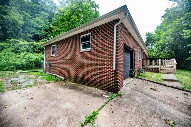 2750 Merritts Creek Rd, Huntington, WV 25702