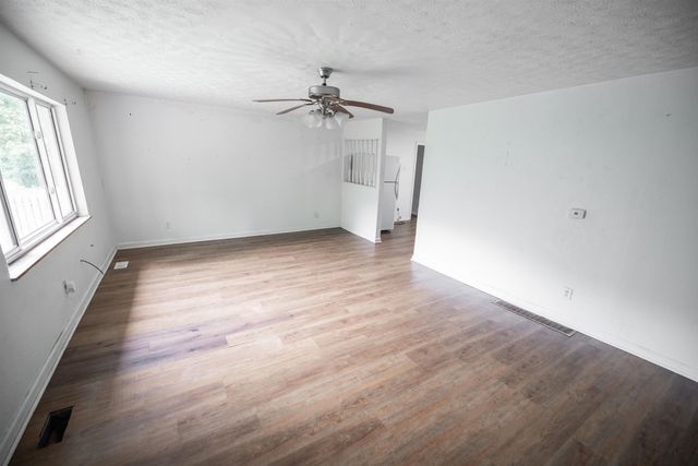 2750 Merritts Creek Rd, Huntington, WV 25702