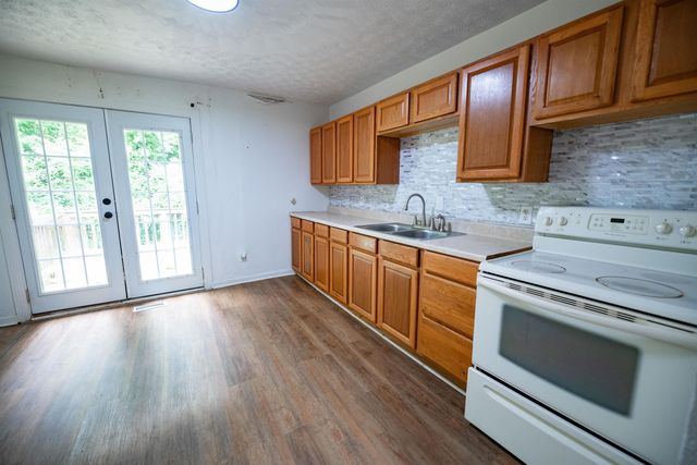 2750 Merritts Creek Rd, Huntington, WV 25702