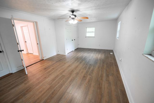 2750 Merritts Creek Rd, Huntington, WV 25702