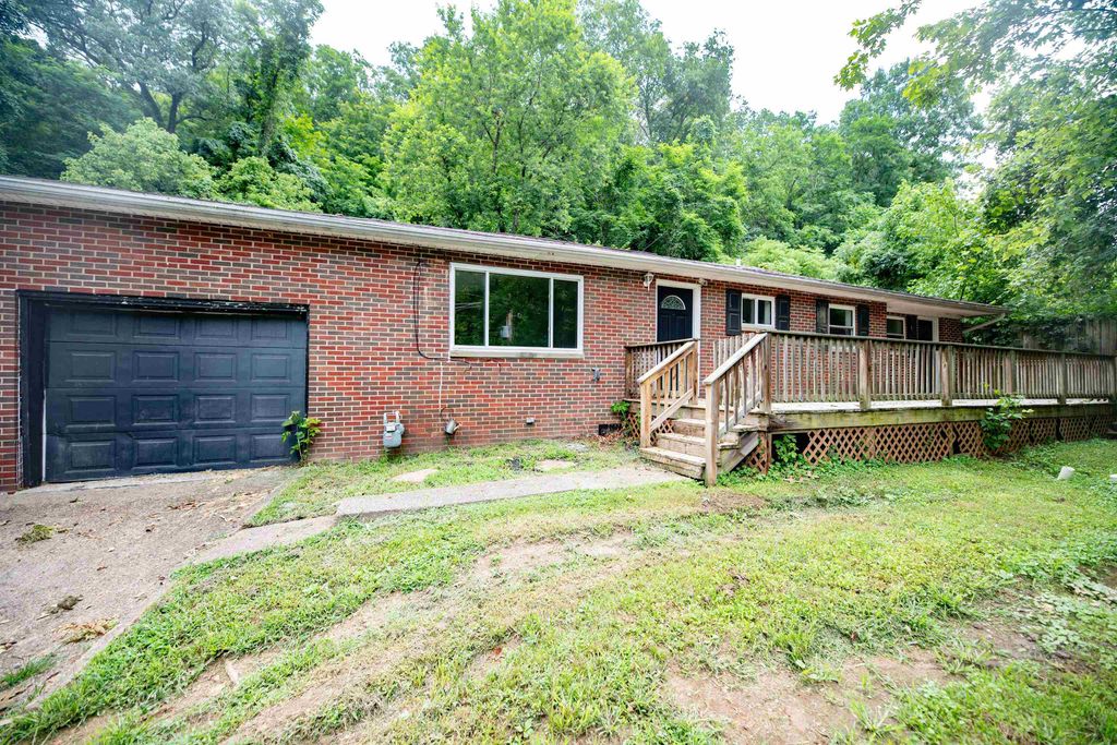 2750 Merritts Creek Rd, Huntington, WV 25702