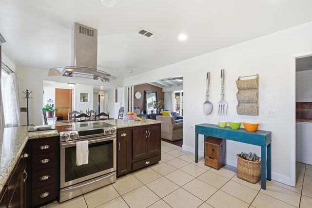 574 N Frankwood Avenue, Reedley, CA 93654