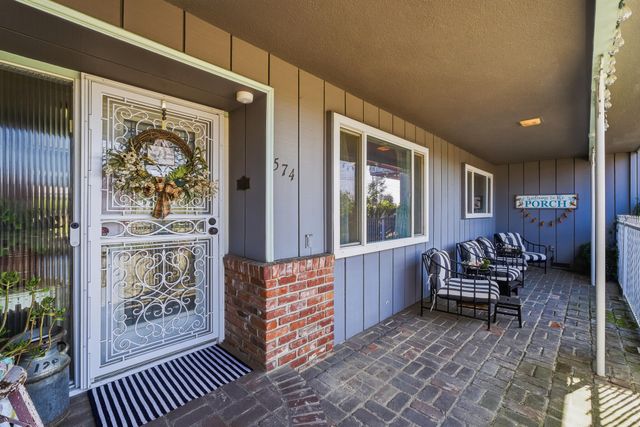 574 N Frankwood Avenue, Reedley, CA 93654