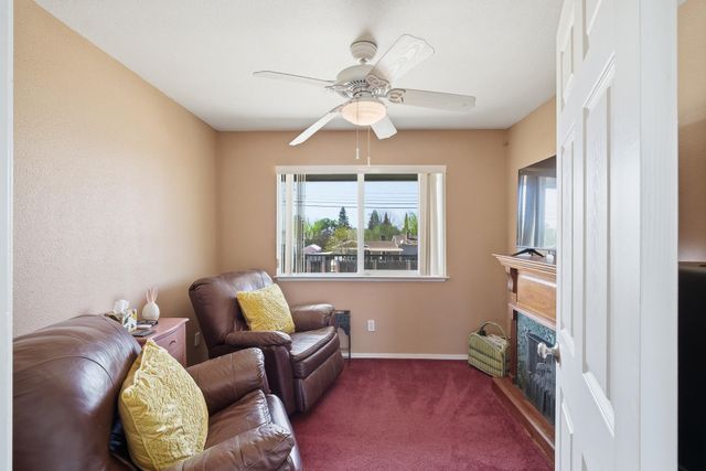 574 N Frankwood Avenue, Reedley, CA 93654