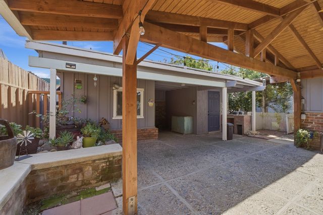 574 N Frankwood Avenue, Reedley, CA 93654