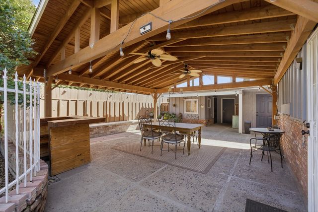 574 N Frankwood Avenue, Reedley, CA 93654