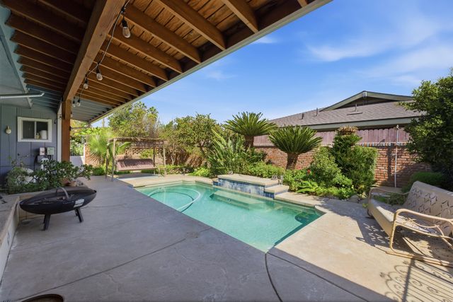 574 N Frankwood Avenue, Reedley, CA 93654