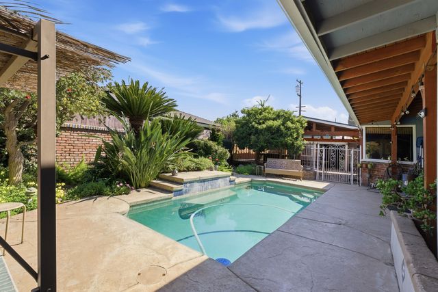 574 N Frankwood Avenue, Reedley, CA 93654