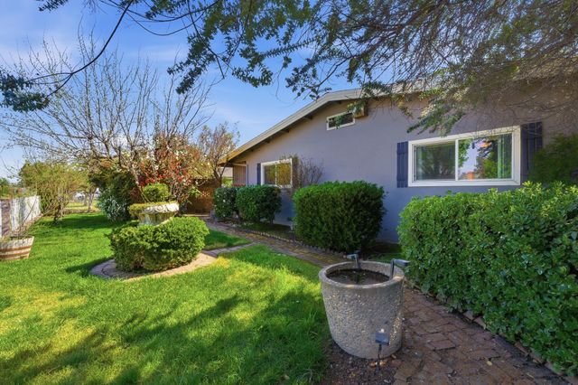 574 N Frankwood Avenue, Reedley, CA 93654