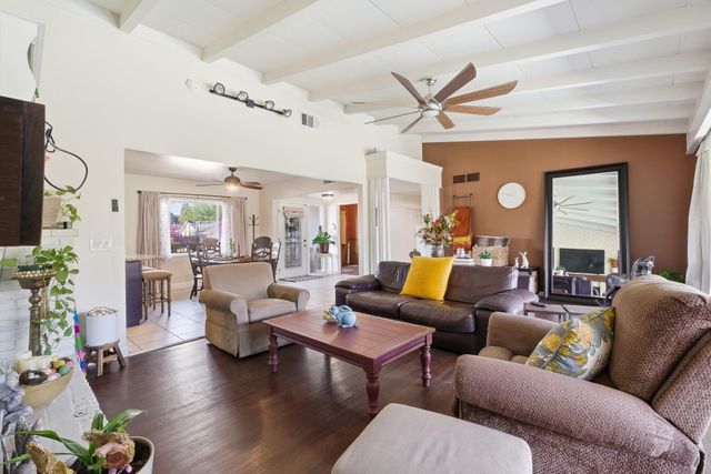 574 N Frankwood Avenue, Reedley, CA 93654