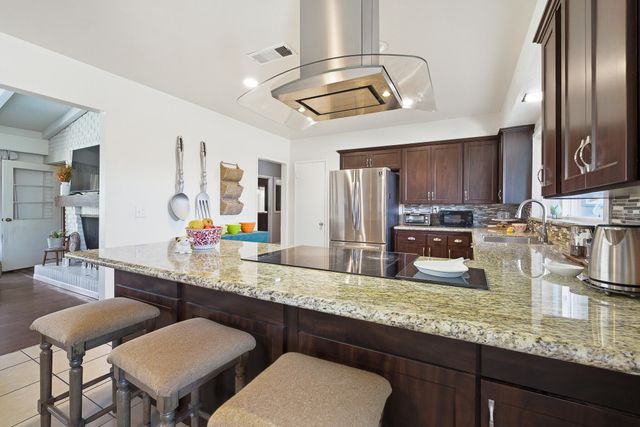 574 N Frankwood Avenue, Reedley, CA 93654