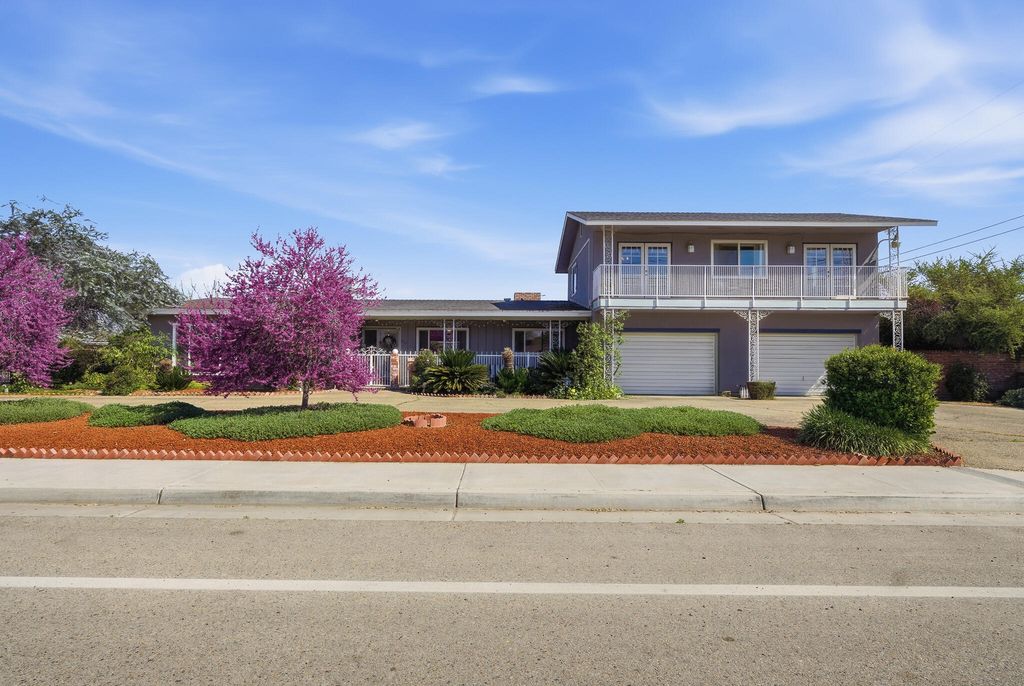 574 N Frankwood Avenue, Reedley, CA 93654
