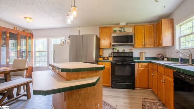 13869 S Highway 101, Gray Court, SC 29645
