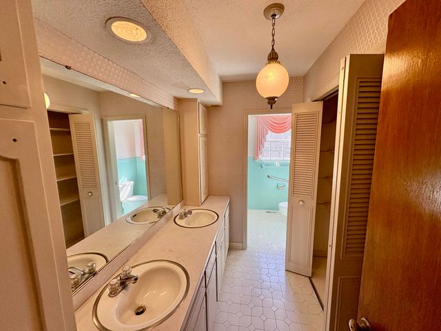 1426 Highcrest Drive, Hixson, TN 37343