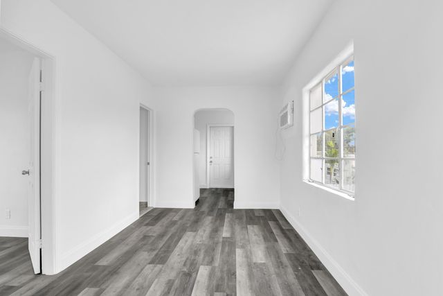 820 N Dixie Highway 4, Lake Worth Beach, FL 33460