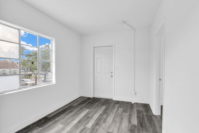 820 N Dixie Highway 4, Lake Worth Beach, FL 33460