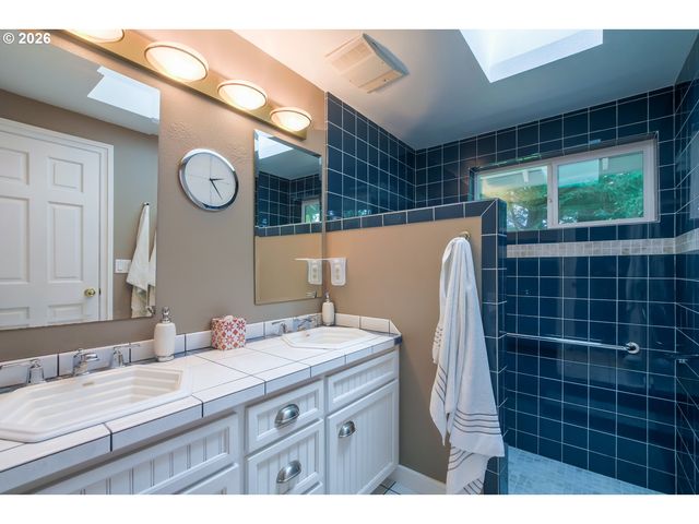 21015 Ne 220TH Cir, Battle Ground, WA 98604