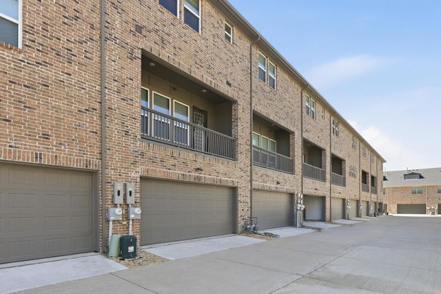 695 Vista Del Lago Drive, Lewisville, TX 75067