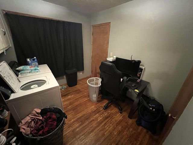 309 Danbury Dr, Charles City, IA 50616