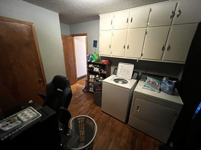 309 Danbury Dr, Charles City, IA 50616