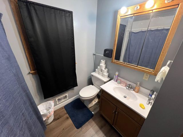 309 Danbury Dr, Charles City, IA 50616