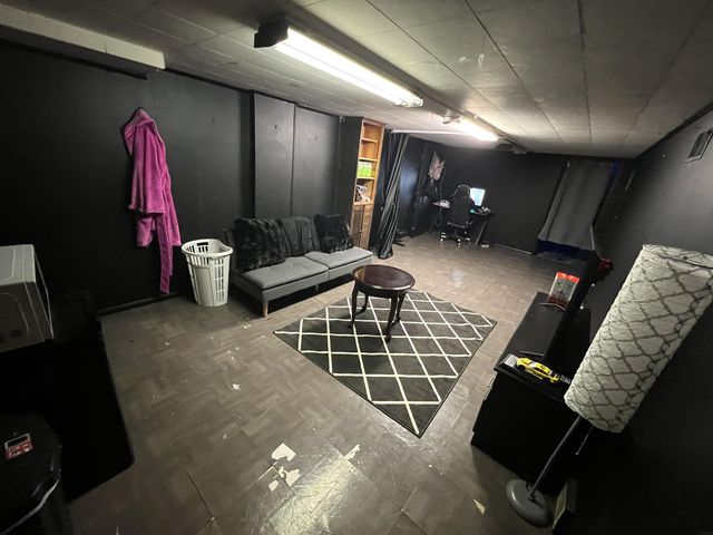 309 Danbury Dr, Charles City, IA 50616