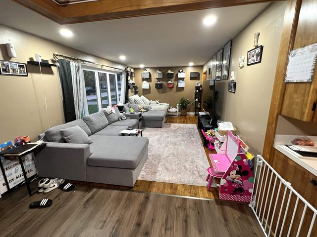 309 Danbury Dr, Charles City, IA 50616