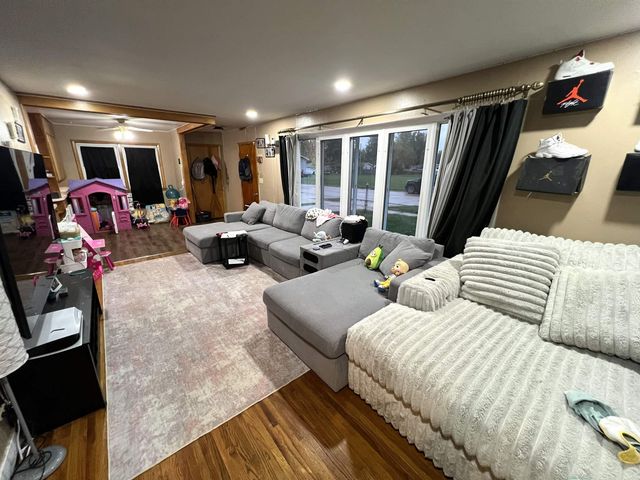 309 Danbury Dr, Charles City, IA 50616