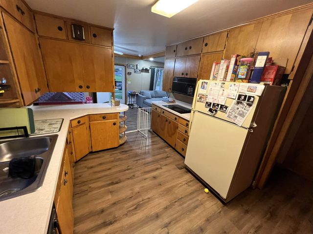 309 Danbury Dr, Charles City, IA 50616