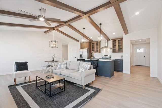 2770 Burns Drive, Marion, IA 52302