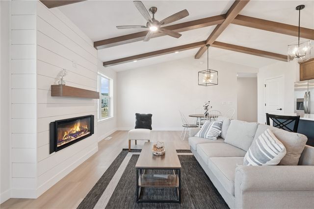 2770 Burns Drive, Marion, IA 52302