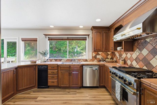 344 Westridge Pl, Petaluma, CA 94952