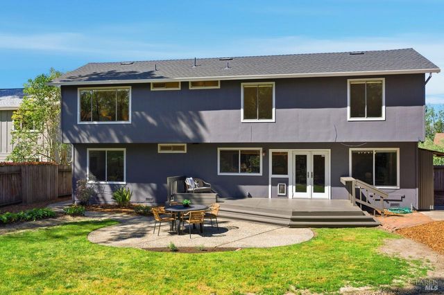 344 Westridge Pl, Petaluma, CA 94952