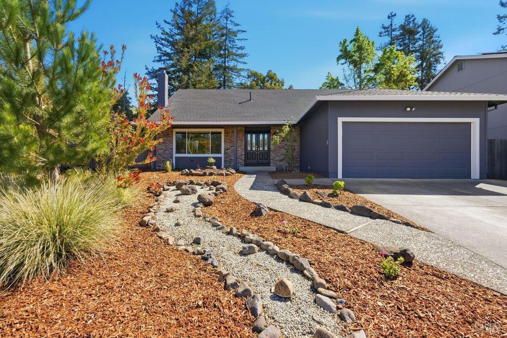 344 Westridge Pl, Petaluma, CA 94952